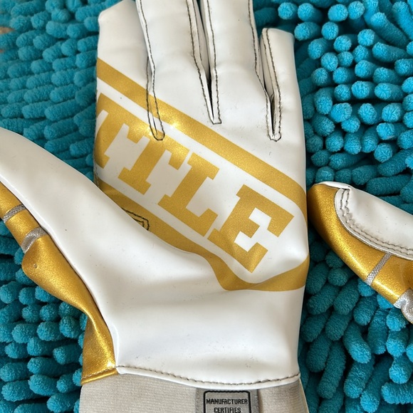 🏈BATTLE FOOTBALL GLOVES MEN’S MEDIUM🏈 - Picture 5 of 6